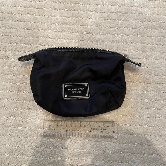 Michael kors cosmetic bag - Picture 5 of 5